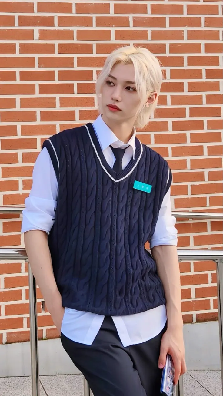 ai character: Félix background