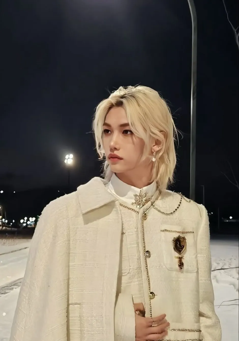 chat with ai character: Lee Félix