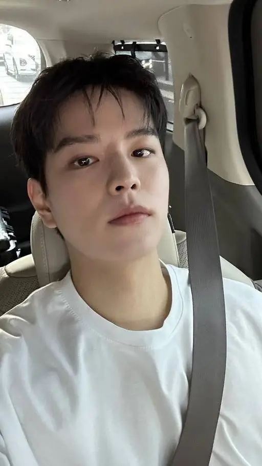 ai character: Seungmin background