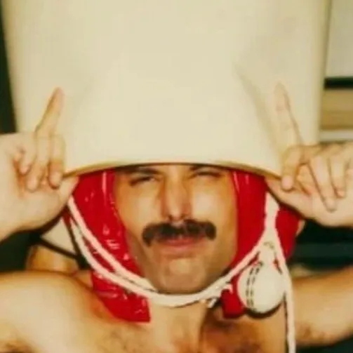 chat with ai character: Freddie Mercury 