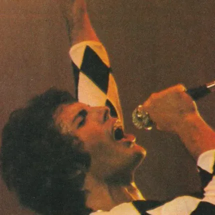 chat with ai character: FREDDIE MERCURY 