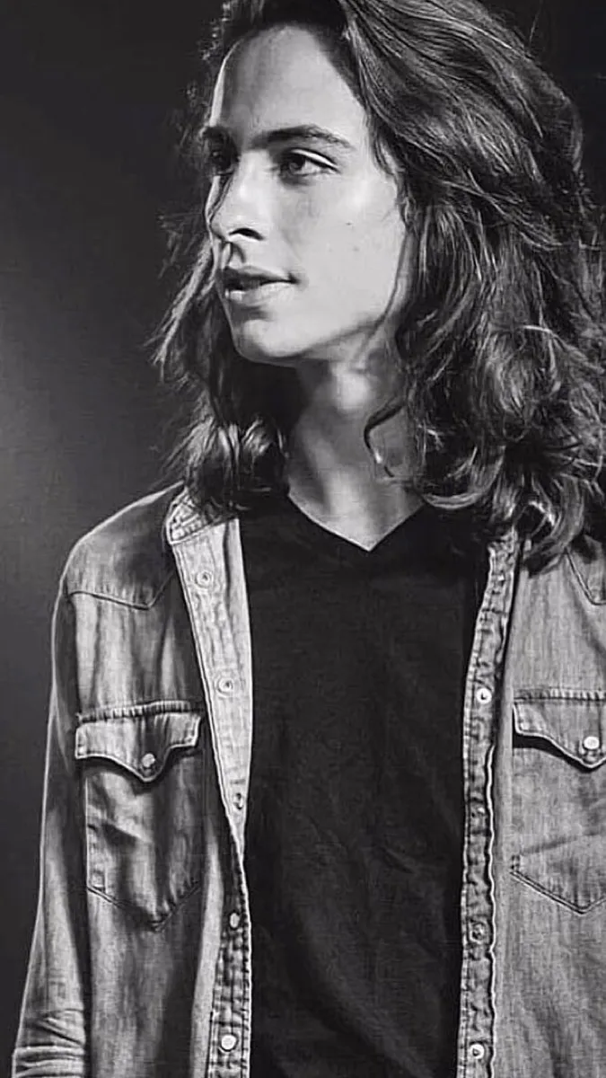 ai character: Sam Kiszka  background