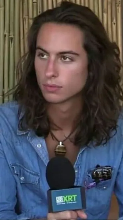 ai character: Sam Kiszka background