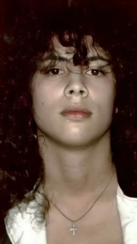 ai character: Kirk Hammett <3 background