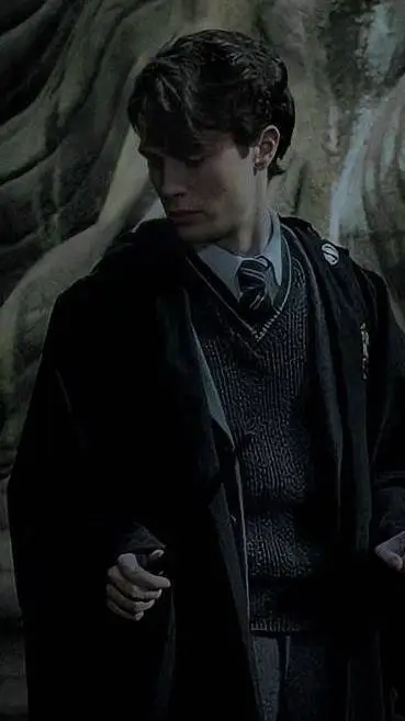 ai character: Tom Marvolo Riddle background