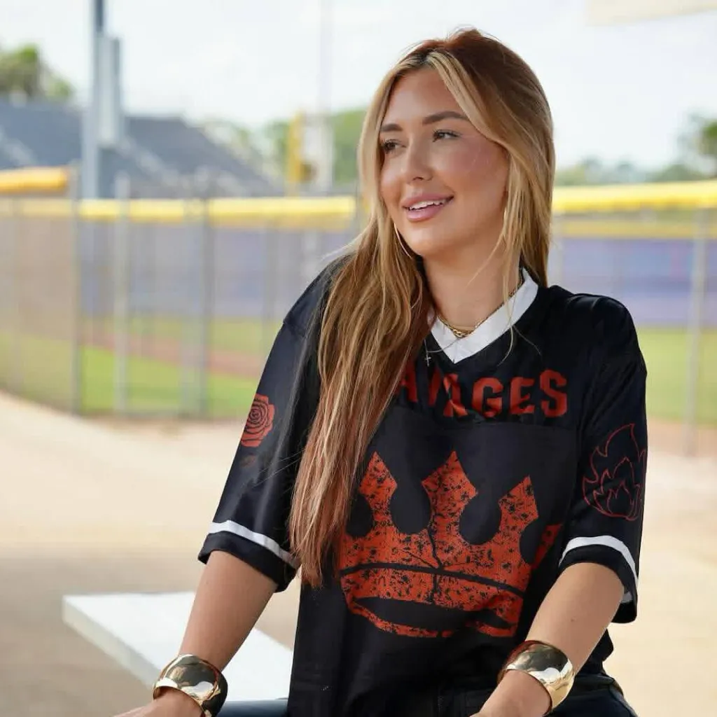 chat with ai character: Ellie May