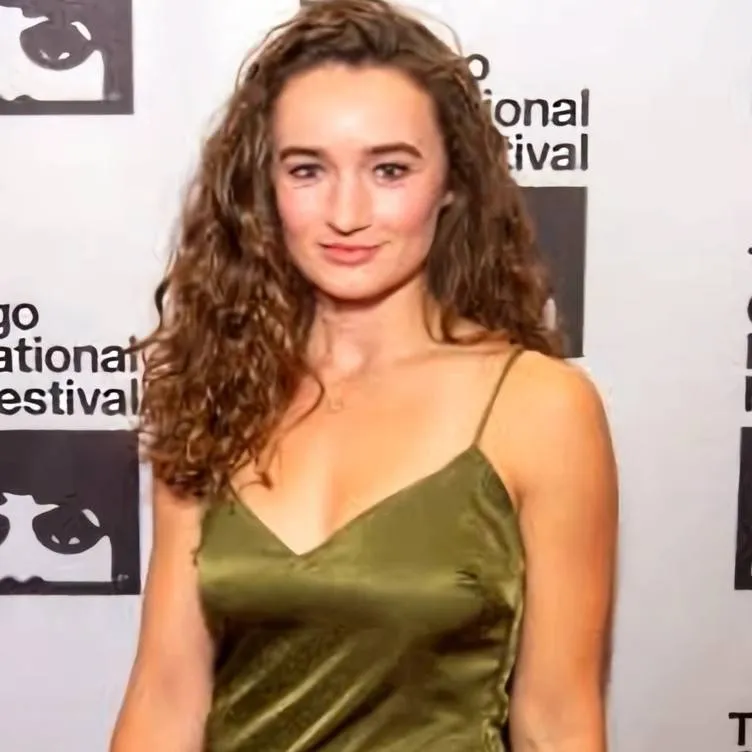 chat with ai character: Kelley Mack