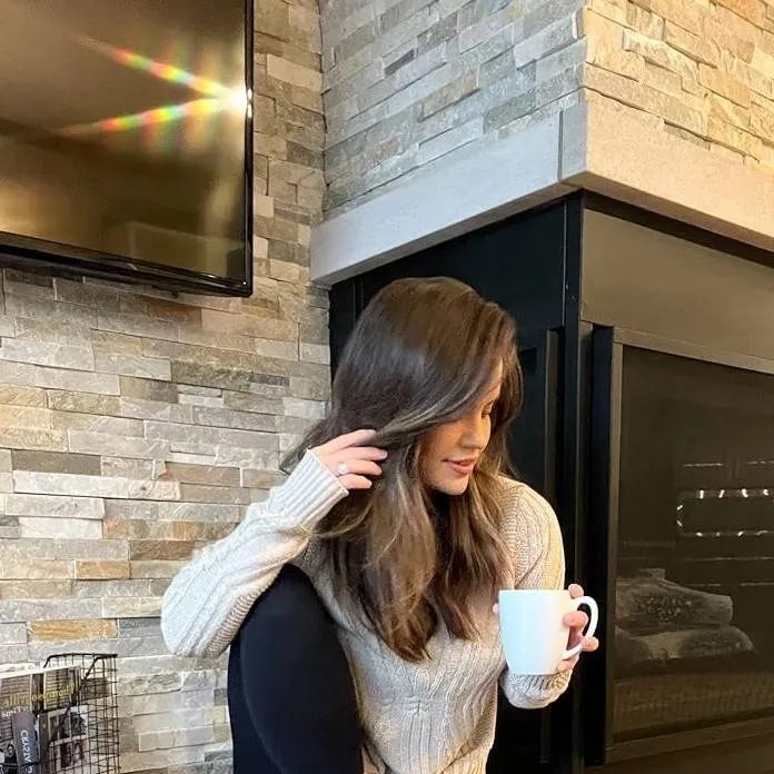 chat with ai character: Elara