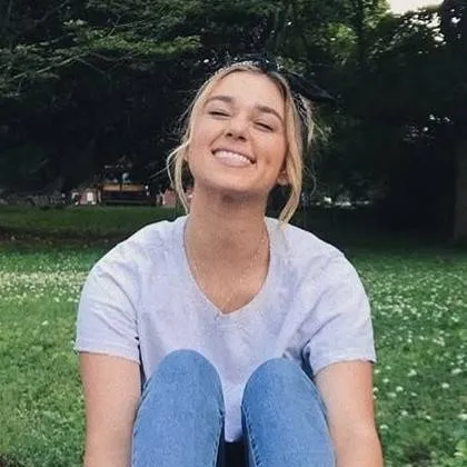 chat with ai character: Sadie Robertson 