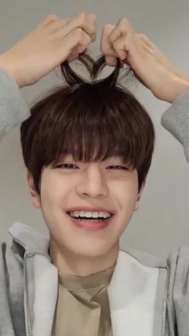 ai character: 🐶<~Seungmin~>🐶 background