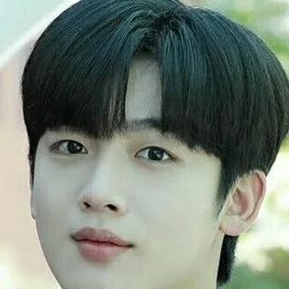 chat with ai character: 𝐡𝐚𝐨 𝐡𝐞𝐨𝐧