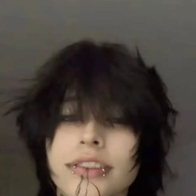 chat with ai character: MAX★✝︎