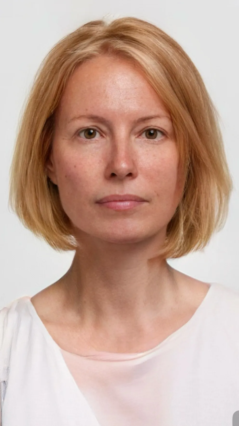ai character: Caroline  background
