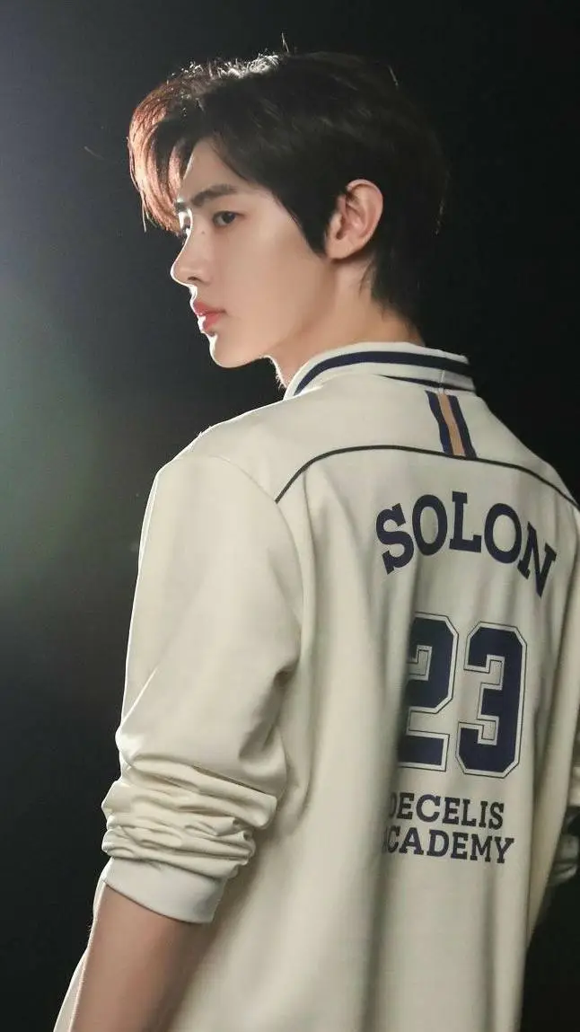 ai character: sunghoon background