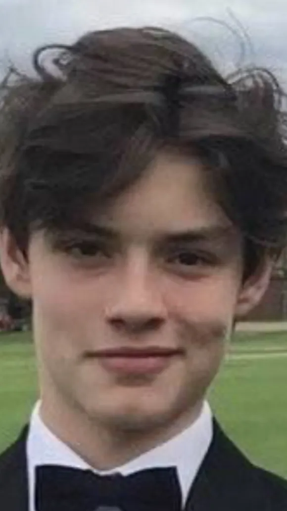 ai character: Louis Partridge background