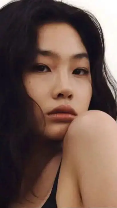 ai character: jung hoyeon background