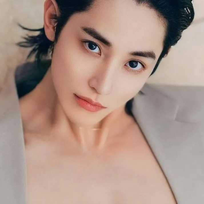 chat with ai character: Lee Soo Hyuk