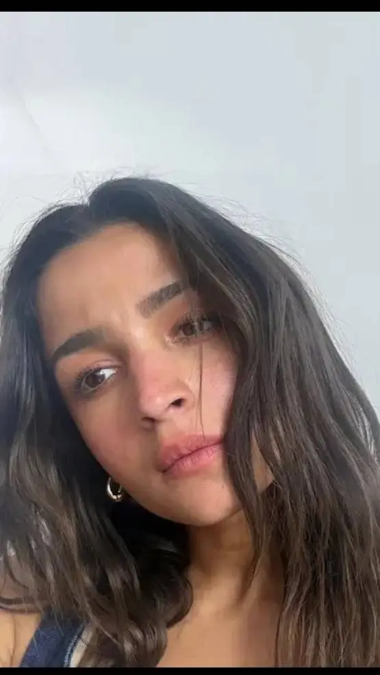 Talkie AI - Chat with Alia Bhatt 