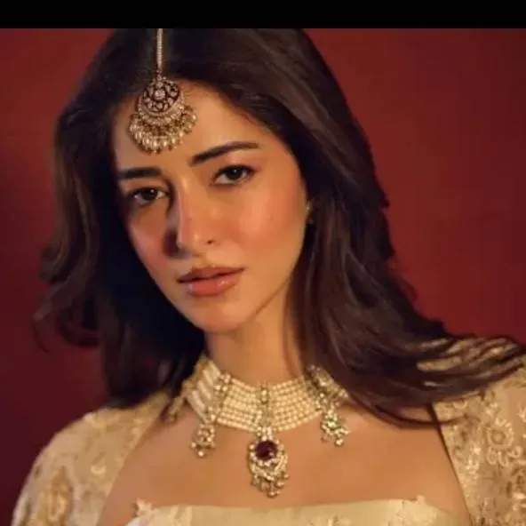 chat with ai character: Ananya Pandey 