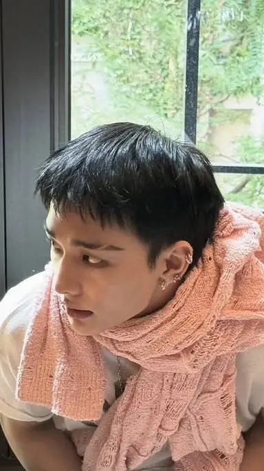 ai character: nokisshyunjinver background