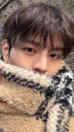 ai character: nokissseungminver background