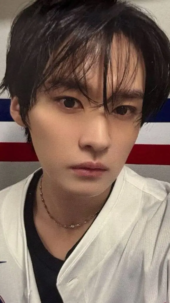 ai character: nokiss leeknowver background