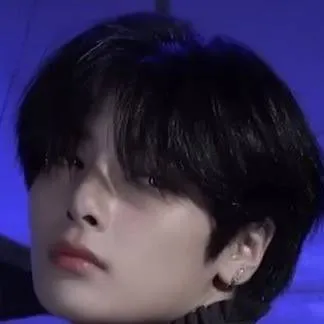 chat with ai character: IN nokissver