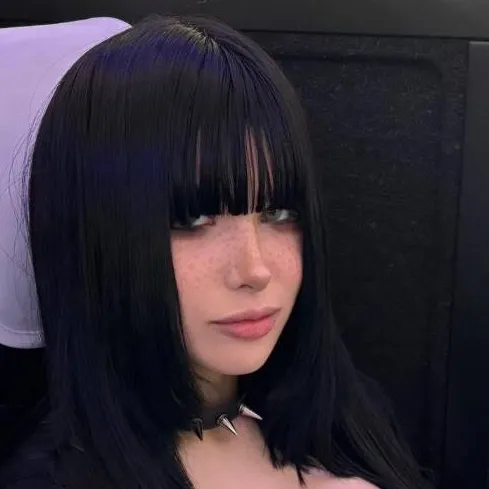 chat with ai character: katharina