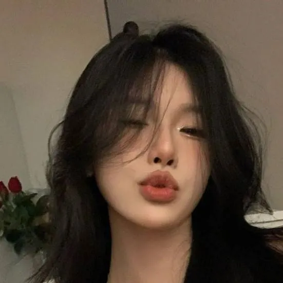 chat with ai character: Alícia