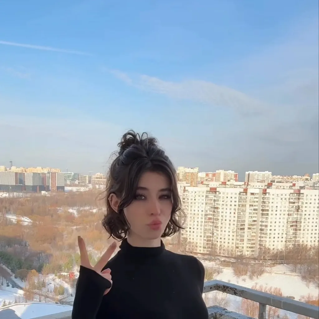 chat with ai character: Sasha 