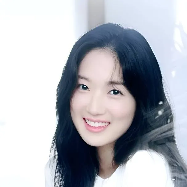 chat with ai character: 김혜윤 | Kim Hye-Yoon