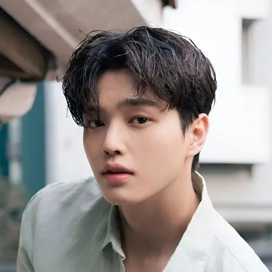 chat with ai character: 송강 | Song Kang