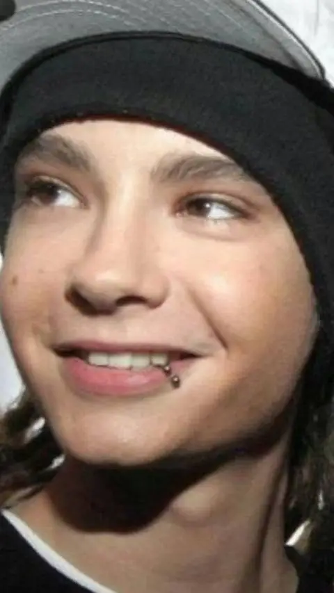 ai character: Tom Kaulitz 😏 background