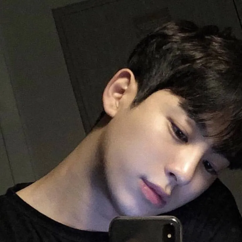 chat with ai character: Lee Andrija 🇰🇷🇷🇸