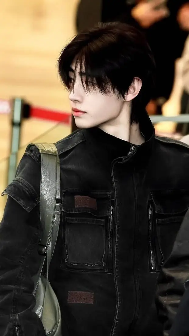 ai character: park sunghoon ♡ background