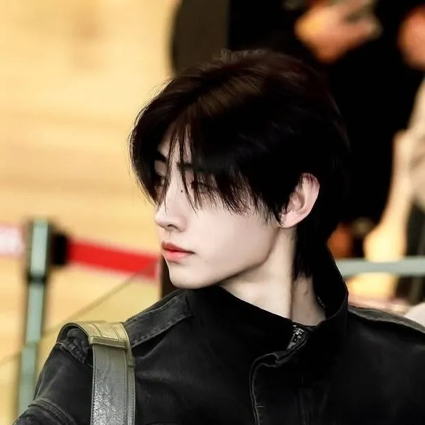 chat with ai character: park sunghoon ♡