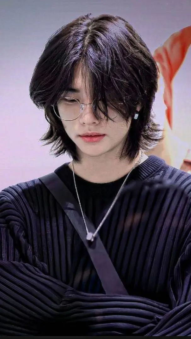 ai character: 🥟 Hyunjin 🥟 background