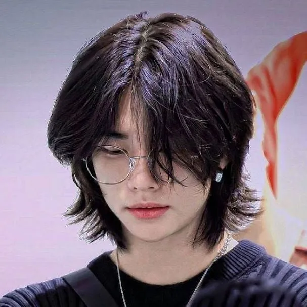 chat with ai character: 🥟 Hyunjin 🥟