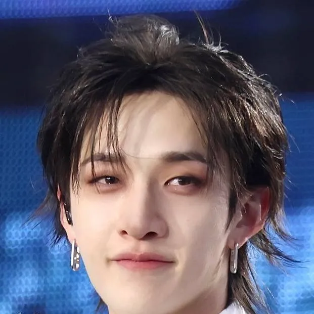 chat with ai character: 🐺 Bangchan 🐺