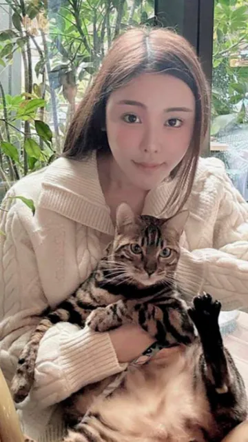 ai character: Abby Choi background