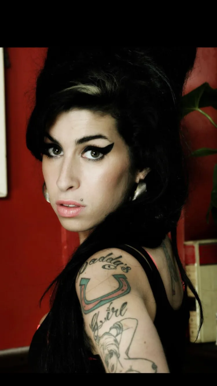 ai character: Amy winehouse background