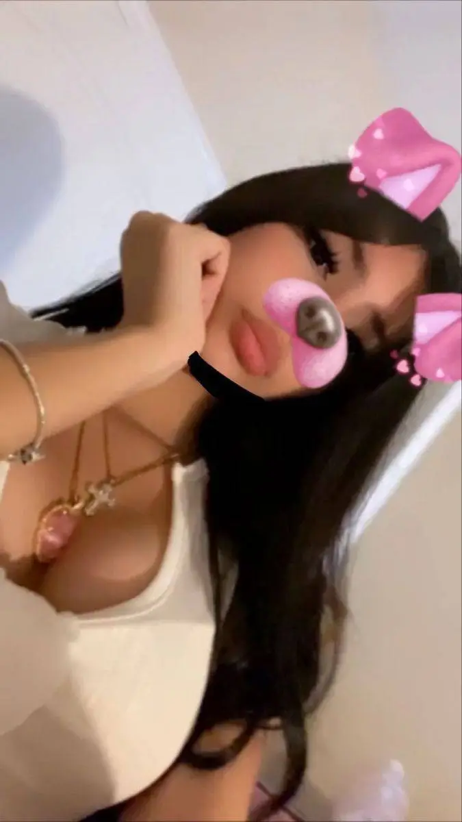 ai character: Naomi background