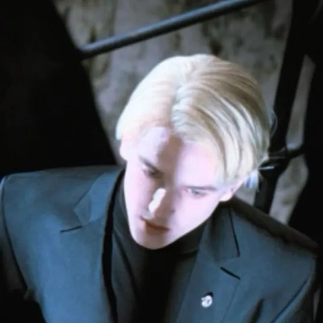 chat with ai character: Draco MALFOy🐍