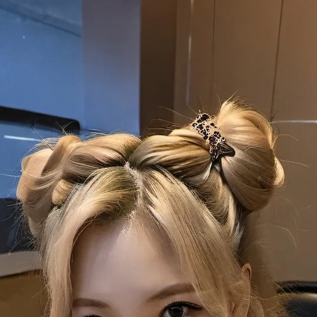 chat with ai character: nayeon 