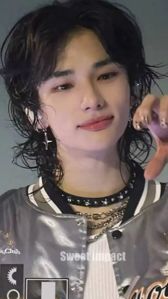 ai character: hyunjin background