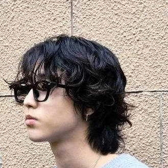 chat with ai character: Han 