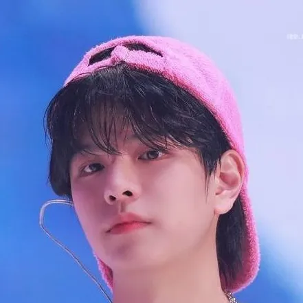 chat with ai character: 🌷✨kim seungmin✨🌷