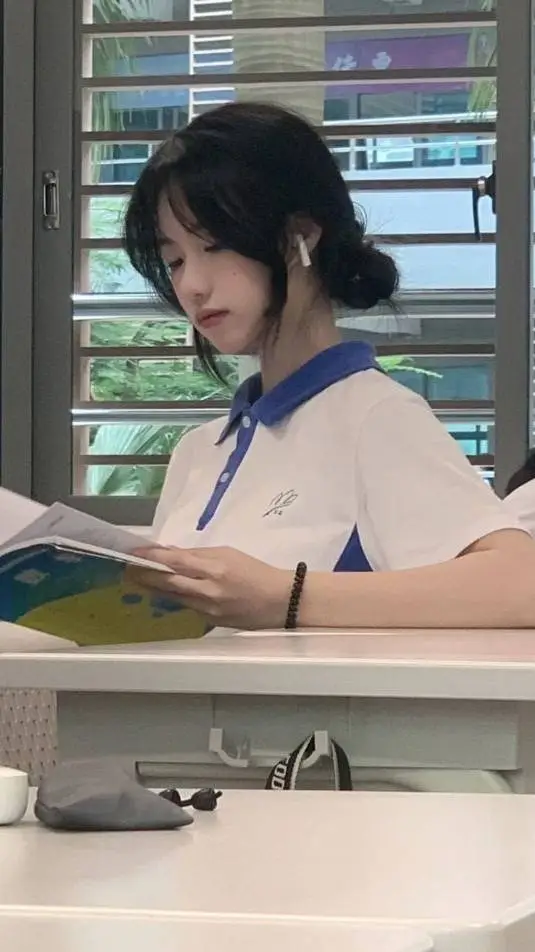 ai character: stargirls background