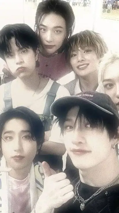 ai character: la flor q renace background