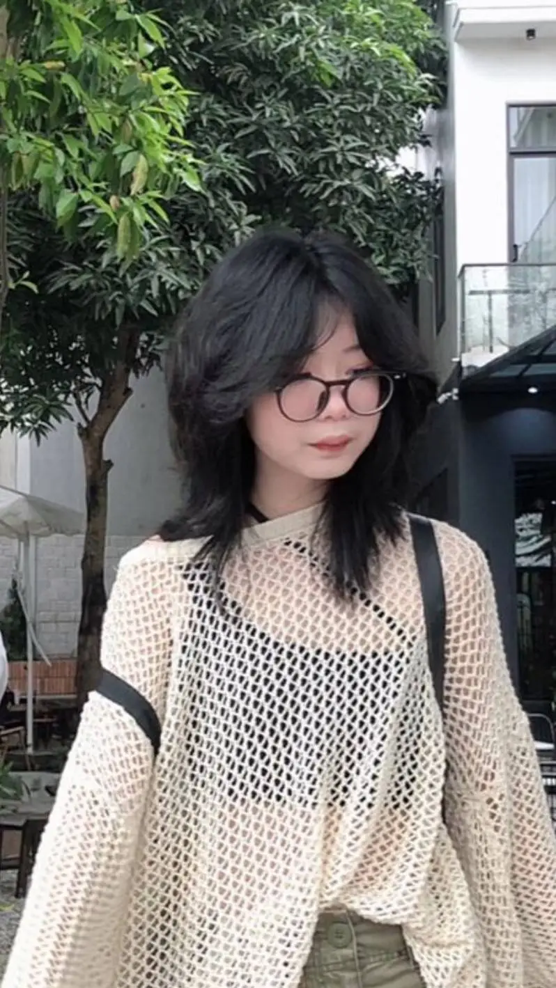 ai character: .+ Belle +. background